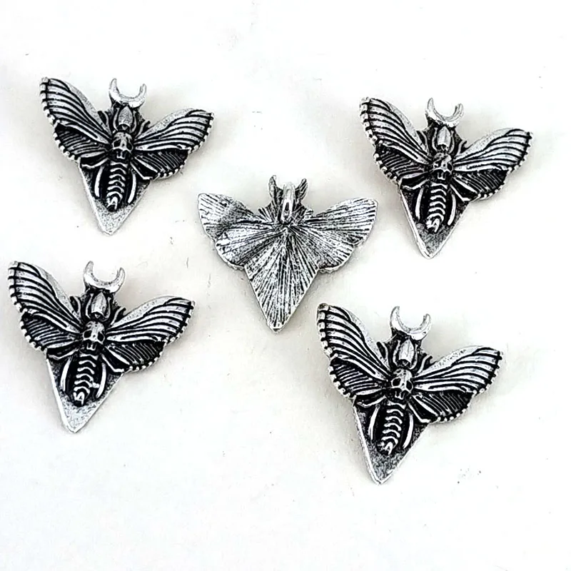 hzew 50pcs new Animal moth moon wing skull head moth pendant for women Accessories