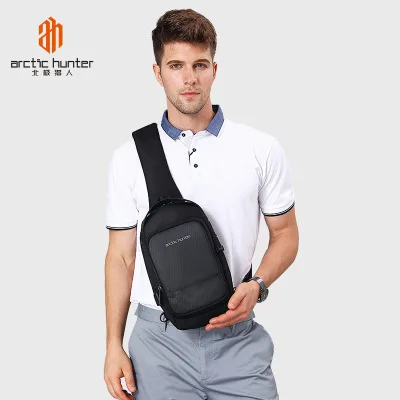 

Fashion men's messenger bag multifunctional outdoor leisure chest bag Business shoulder bag Crossbody package