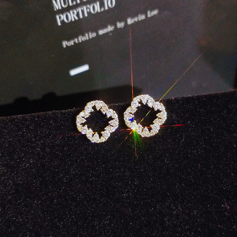 925 Silver Ladies Zircon Earrings Four-leaf Clover Shape Ladies Earrings Simple Fashion Party Jewelry Korean Earrings