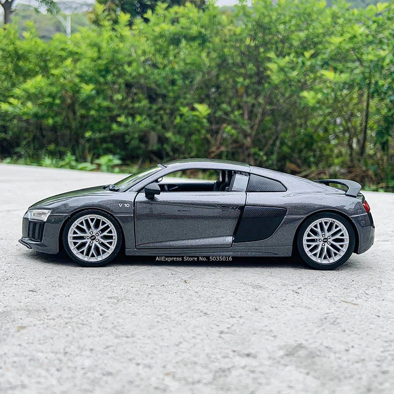 Maisto 1:24 Audi R8 V10 Plus sports Titanium gray car Die-cast alloy car model crafts decoration collection toy tools gift