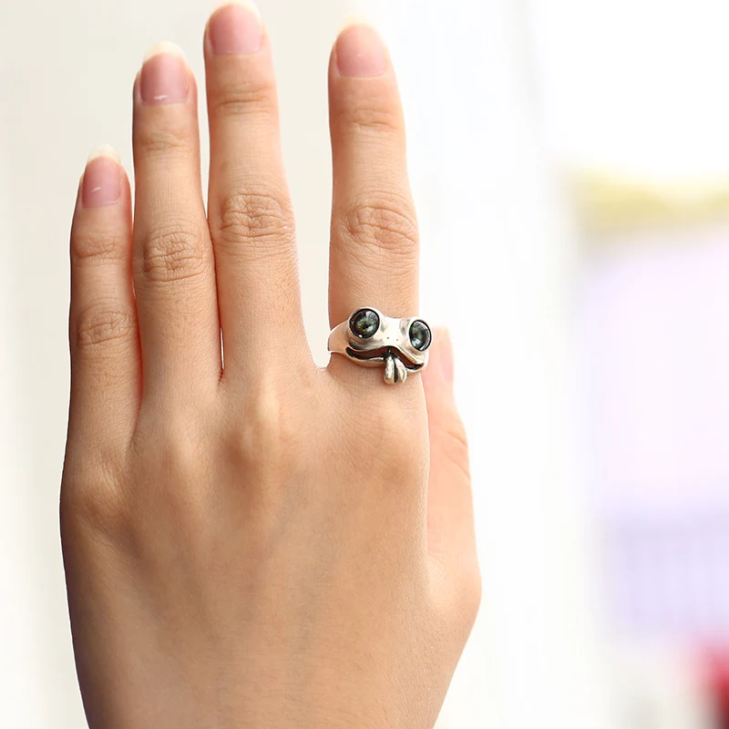 Cute Tongue Twisting Frog Ring Simple Design Green Eyes Frog Rings Men Women Silver Color Engagement Wedding Rings Jewelry