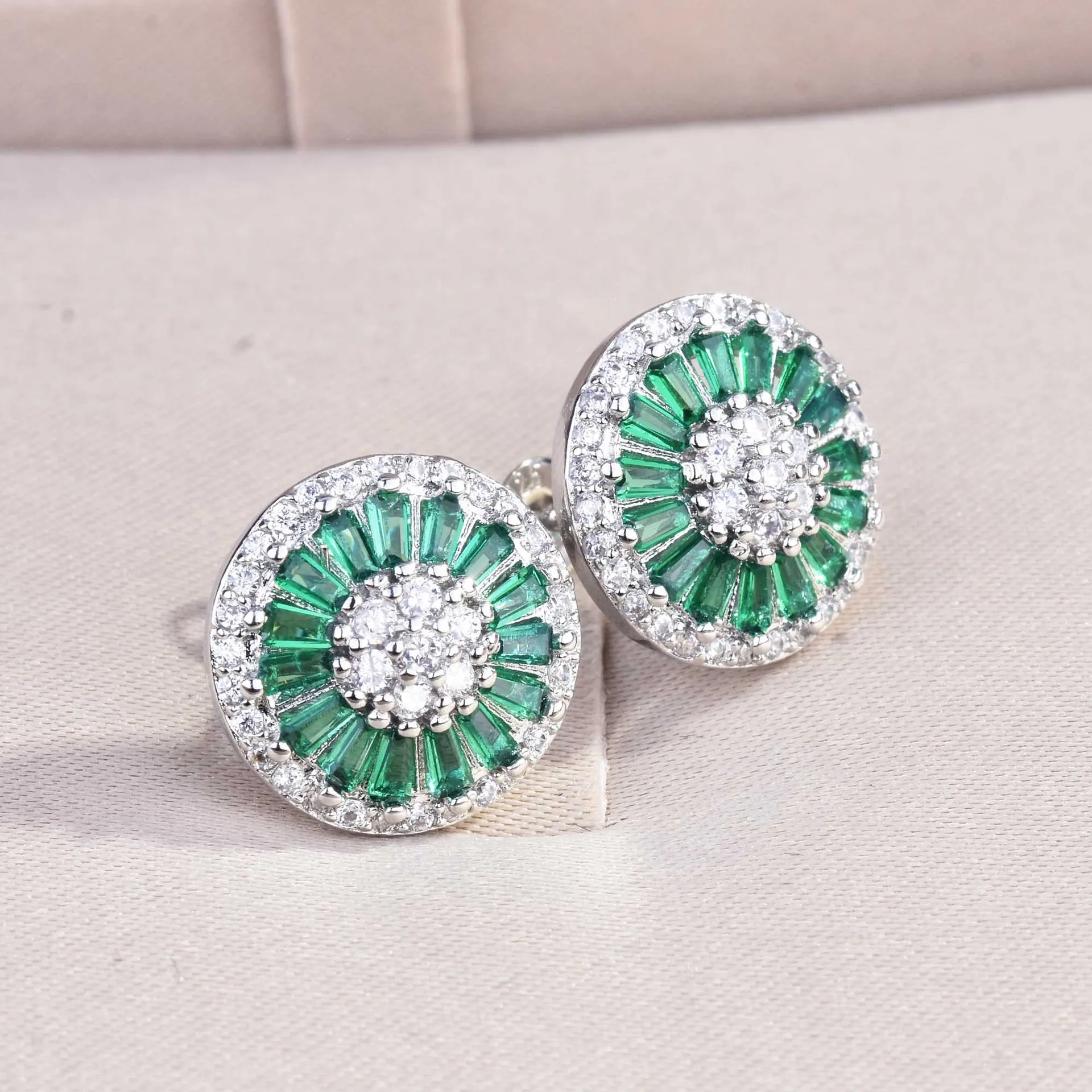 

Classic Green Zircon Stud Earring Silver Color Women's Flower Wedding Earrings Sparkling Crystal Wedding Party Jewelry 4.8