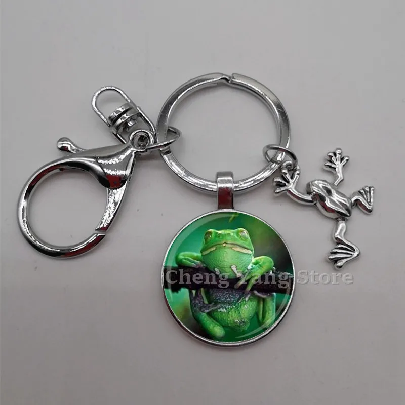 Playful and cute frog glass convex round keychain pendant, charm frog keychain, DIY keychain