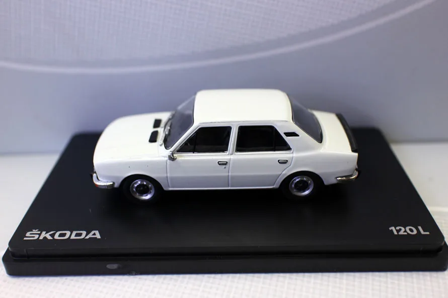 AbrRex Model Cars 1:43 Scale SkoOda 120L 1982 Diecast alloy toys for collection gift