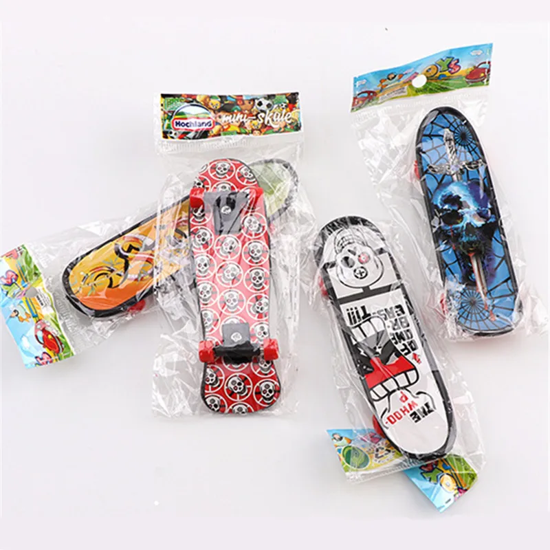 24 pz Mini plastica pollice dito Skateboard Desktop giocattolo punta delle dita movimento tastiera ruota bambini giocattolo Finger Skate board FSB