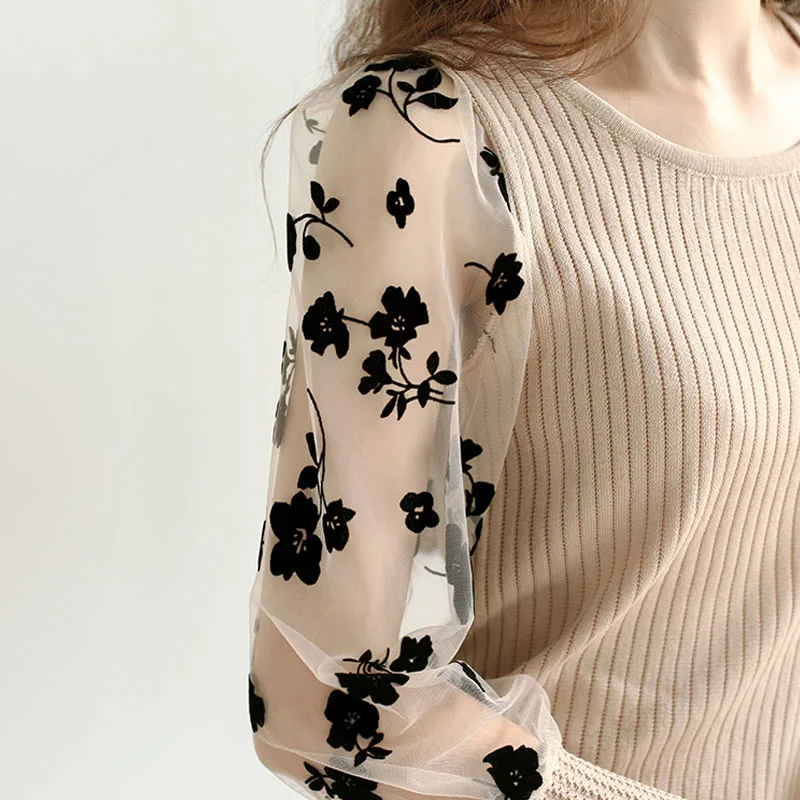 

Women Autumn and Winter 2021 Flower Mesh Stitching Sweater Bottomed Shirt Top Elegant Knitted Female Black White Blusas 1401