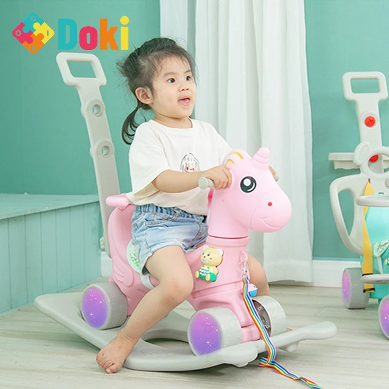 Bambini carino unicorno cavallo a dondolo passeggino ruota lampeggiante carrozzina musica per bambini sedia a dondolo multifunzione giocattoli per bambini giocattolo Doki