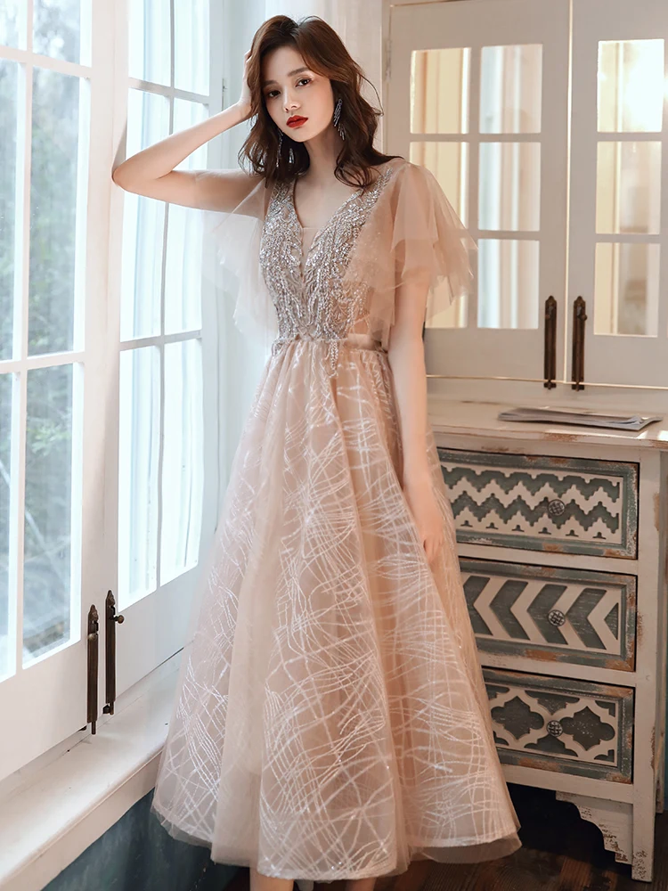 แชมเปญชุดราตรี V คอ Appliques ผู้หญิงวันเกิดชุดชายาวเลื่อม Tulle Gowns สำหรับพรหม