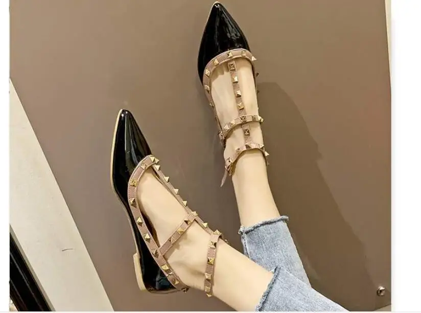 Classic Women Flats black Rivets Dress Shoes Patent Leather Ankle Strap Rivet Sandals Black Ladies Fashion Designer Shoes