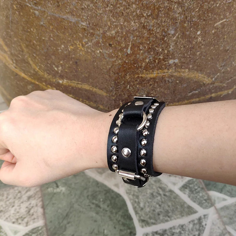 Bracciale rigido in pelle nera bracciale Punk gotico donna uomo braccialetti in metallo Emo gioielli da polso accessori cosplay Goth