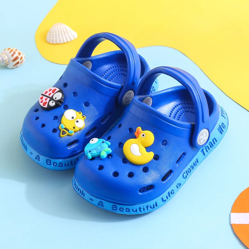 Zoccoli per bambini zoccoli estate neonati maschi sandali per cartoni animati tacchi piatti pantofole per cartoni animati solidi scarpe da giardino