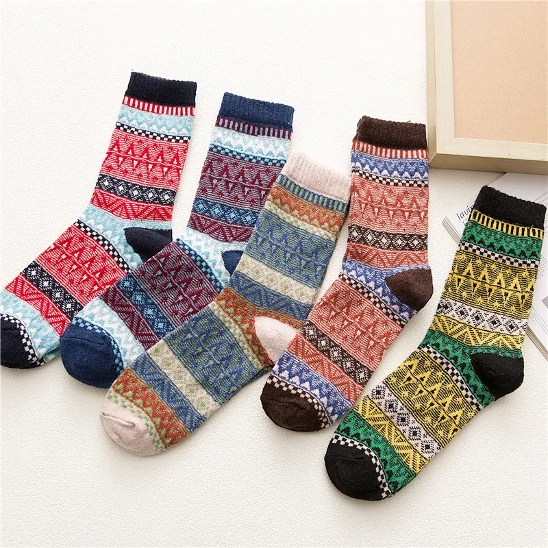 HSS Brand 5Pairs/Lot Thicken Cotton Men‘s Socks Winter Wool Retro Style Colorful Fashion Man Socks For Snow boots