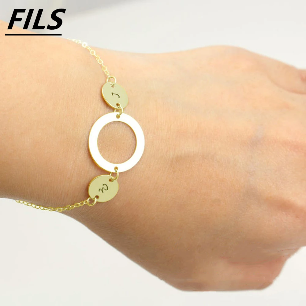 

Fils Fashion Women Round Pendant Bracelet Classic Initials 2021 New Stainless Steel Link Chain Bracelet For Women Jewelry Gift