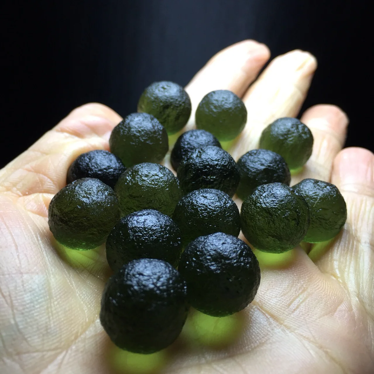 20pcs Green Gem Moldavite Czech Meteorite Impact Glass Sphere Ball Energy Stone Chakra Healing Crystals Bead Decor 10mm