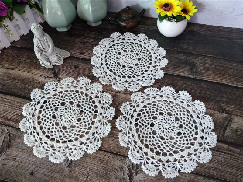 20cm Round Vintage White Cotton Crochet Table Place Mat Wedding Napkins Cloth Lace Placemats Decorative Coasters Pad Christmas