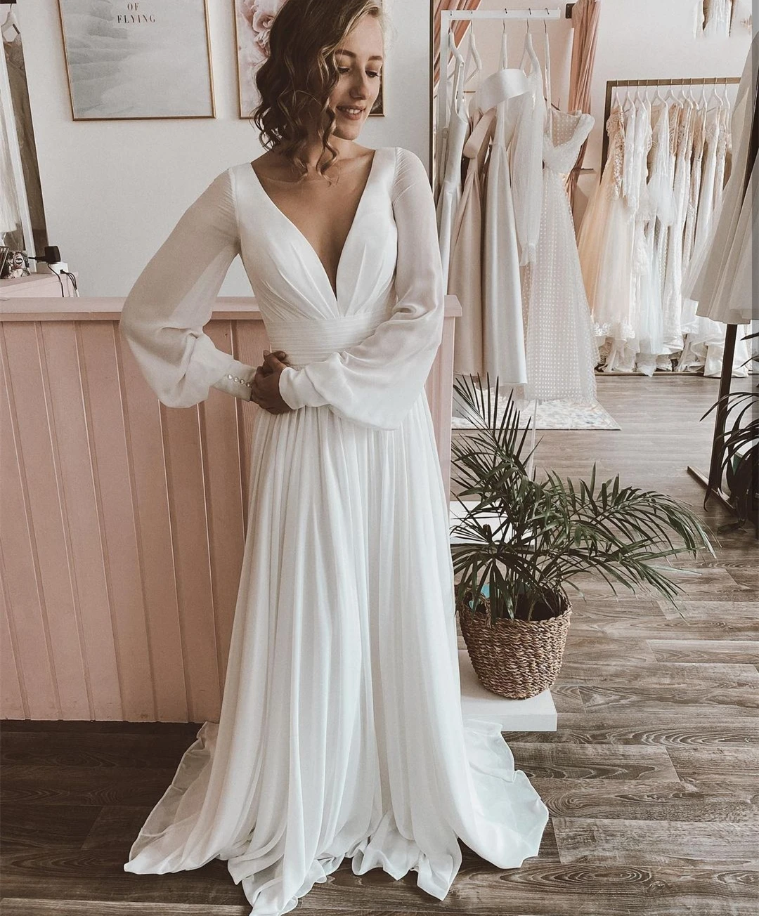 

Chiffon Wedding Dress A-Line Long Sleeve Pleat Women For V-Neck Gorgeous Sweep Train Bridal Gowns Simple Beach Robe De Mariage