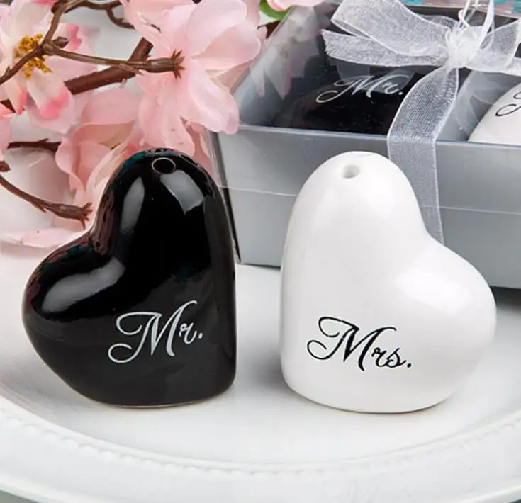 400pcs (200pairs) wedding Favour Heart Shaped Mr. & Mrs.Ceramic Salt and Pepper Shakers wedding souvenirs guests SN749