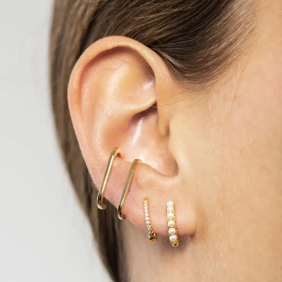 2025 الذهب اللون الصيف نمط جديد العصرية حبات اللؤلؤ البحر دائرة التفاف هوب أقراط للنساء سيدة الموضة الكلاسيكية مجوهرات الزفاف