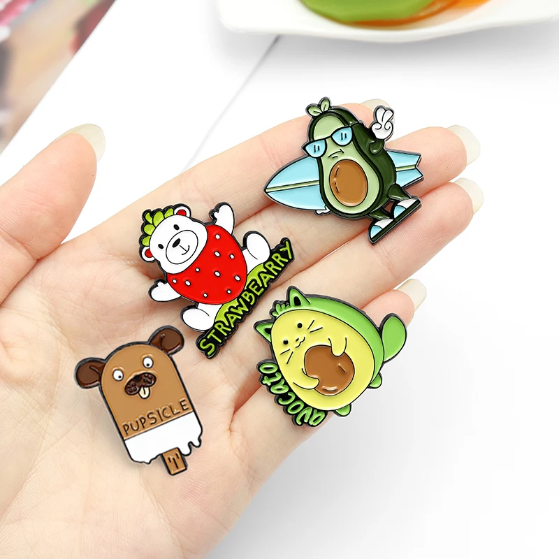 Avocado Emaille Pins Erdbeere Avocado Hund Liebe Cartoon Broschen Pflanze Tier Abzeichen Anstecknadel Schmuck Geschenk für Frauen Großhandel