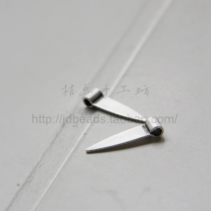 DIY Supply-Solid Brass Finding Triangle Charm - Arrow 3.5x4.5x19mm (3133C)