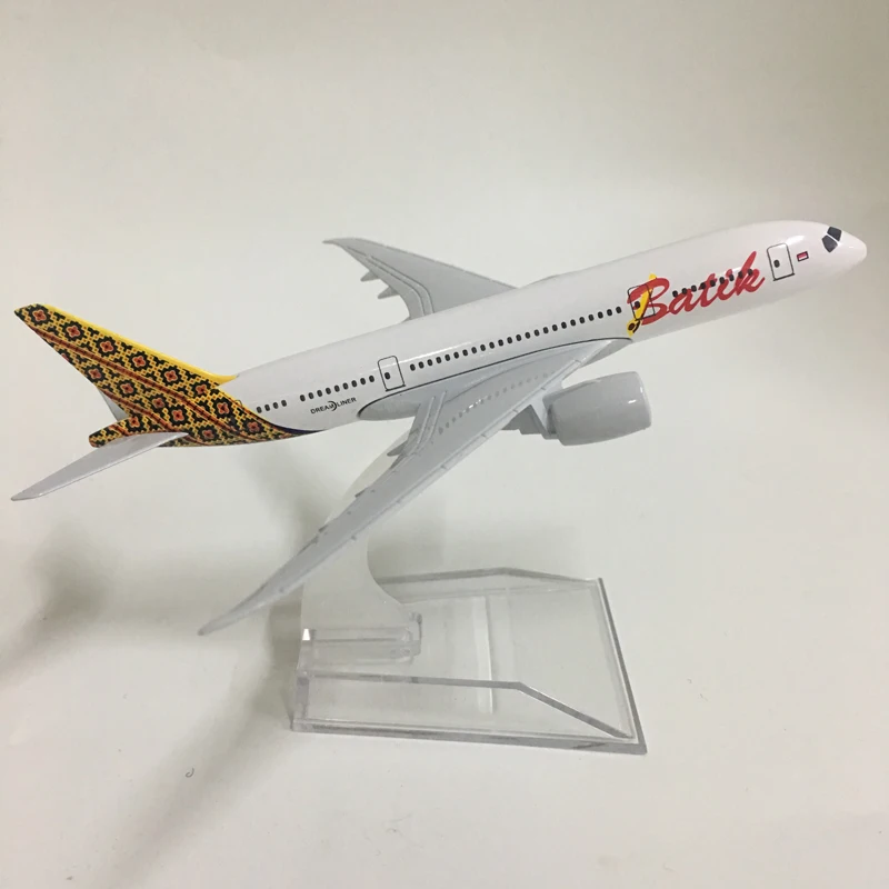 JASON TUTU 16cm Indonesia Batik Boeing 787 Aircraft Model Diecast Metal 1:400 Plane Model Airplane Model Airplanes Plane Toy Gif