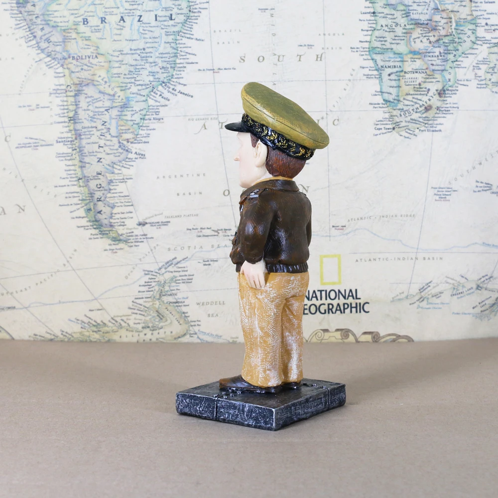 Hot Sale World Famous Person USA America General Military Strategist Douglas MacArthur 1880-1964 Statue Figure Model Toy