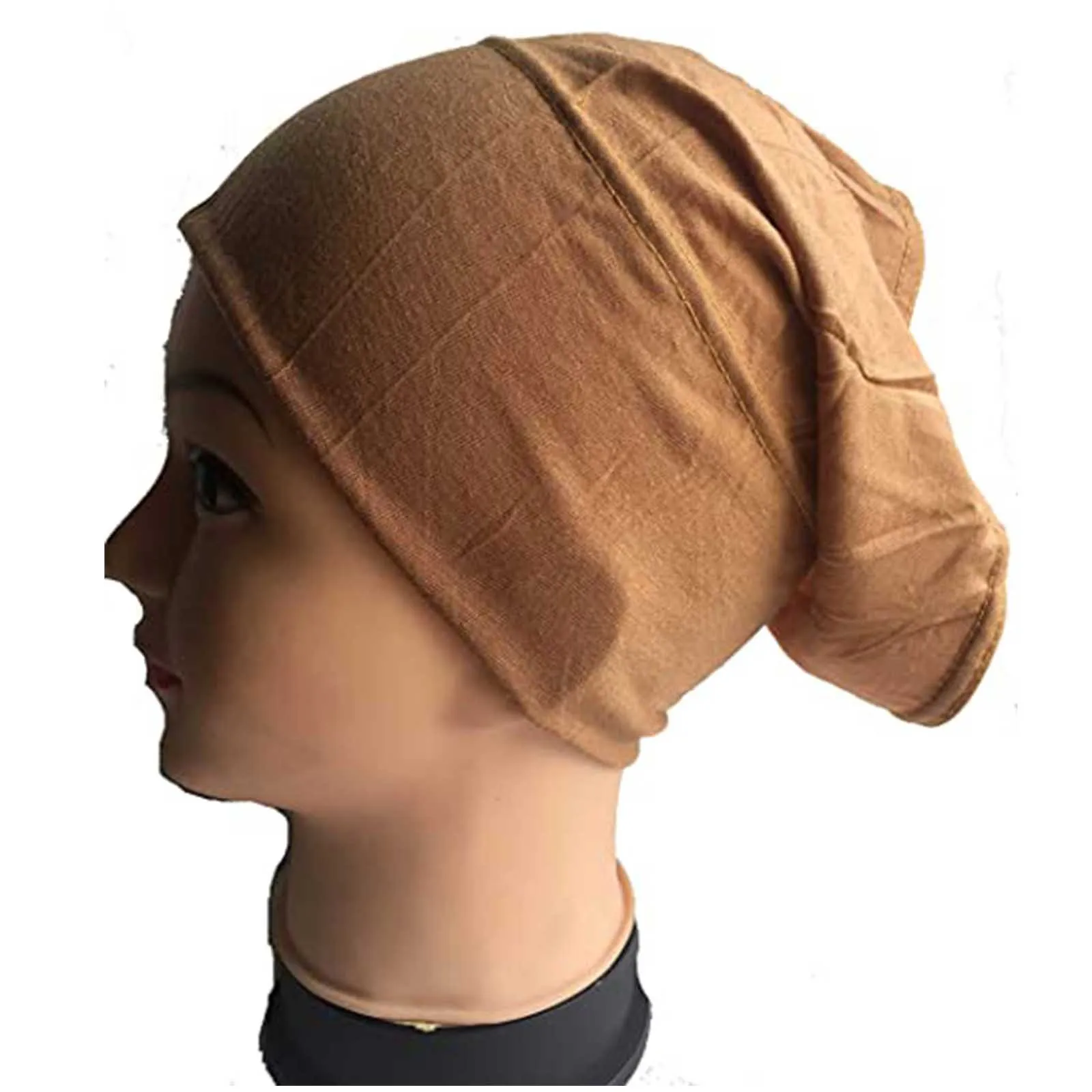 Chapéu feminino extensível sob o cachecol