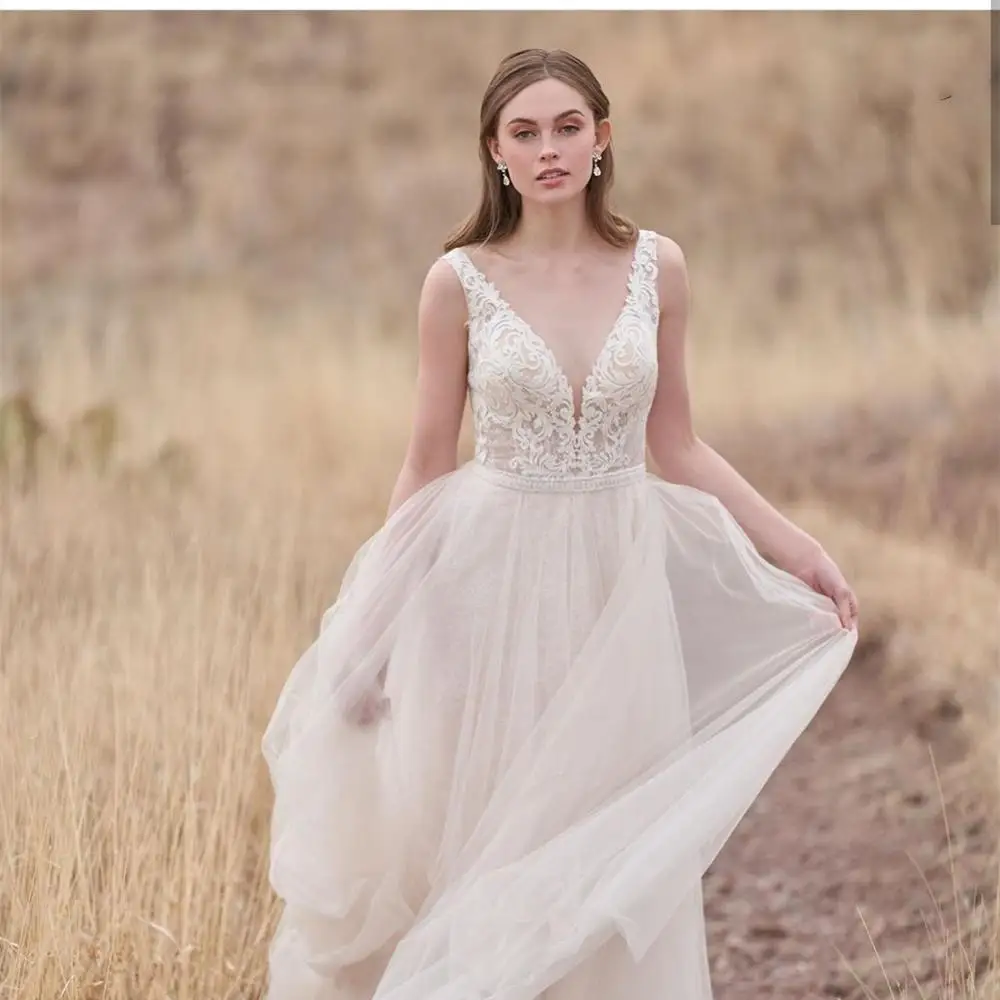 Beach Wedding Dress 2021 V-Neck Sleeveless A-Line Simple Lace Appliques Bridal Gowns Gorgeous Tank Graceful Form Women Brides