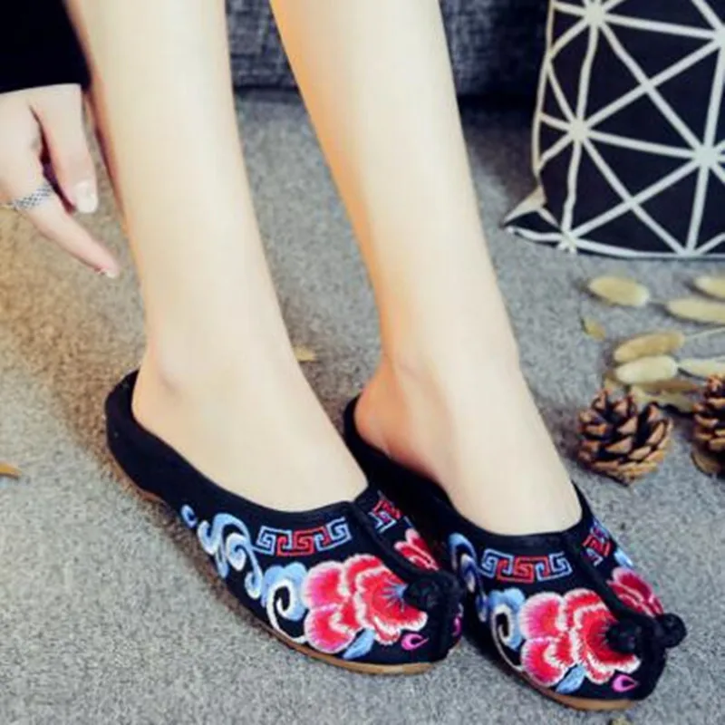 Embroidered Women Slippers Backless Flat Shoes Ladies Vintage Loafers Chinese Style Slides Beach Flip Flops Canvas Mule Shoes