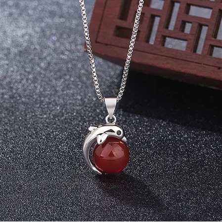 الطبيعية الخضراء اليشم العقيق دولفين قلادة عقيقة 925 قلادة فضية الصينية منحوتة دلايات المجوهرات تميمة للنساء