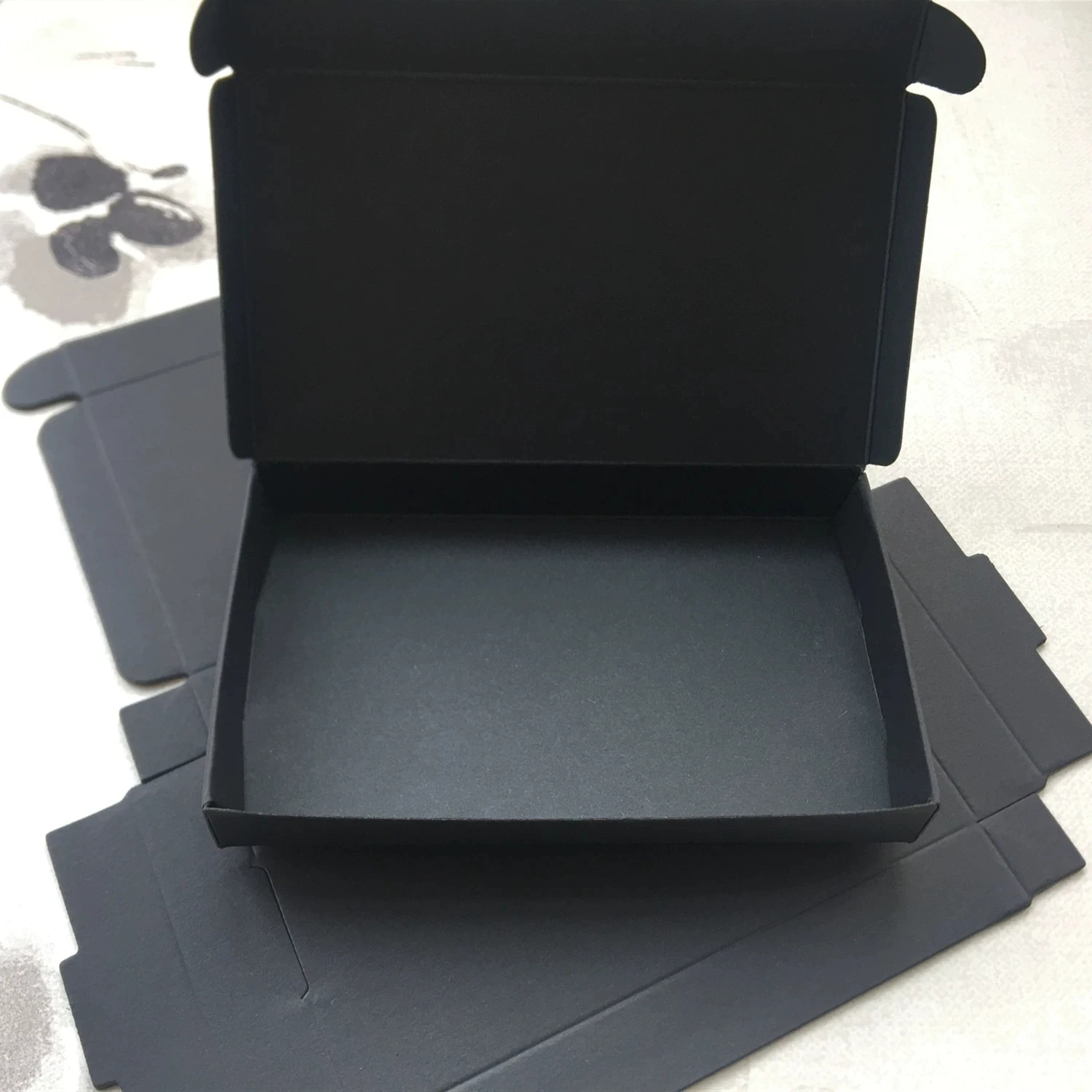 100Pcs/ Lot Black Cardboard Paper Boxes Blank Kraft Paper Carton Box Folding DIY Soap Party Jewelry Crafts Gifts Packaging Box