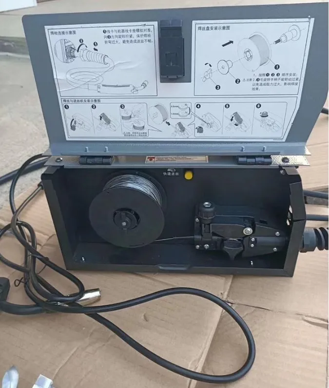 220V Airless Self-ป้องกันเครื่องเชื่อมเครื่องใช้ในครัวเรือนขนาดเล็กคาร์บอนไดออกไซด์ป้องกันแก๊สเครื่องเชื่อม