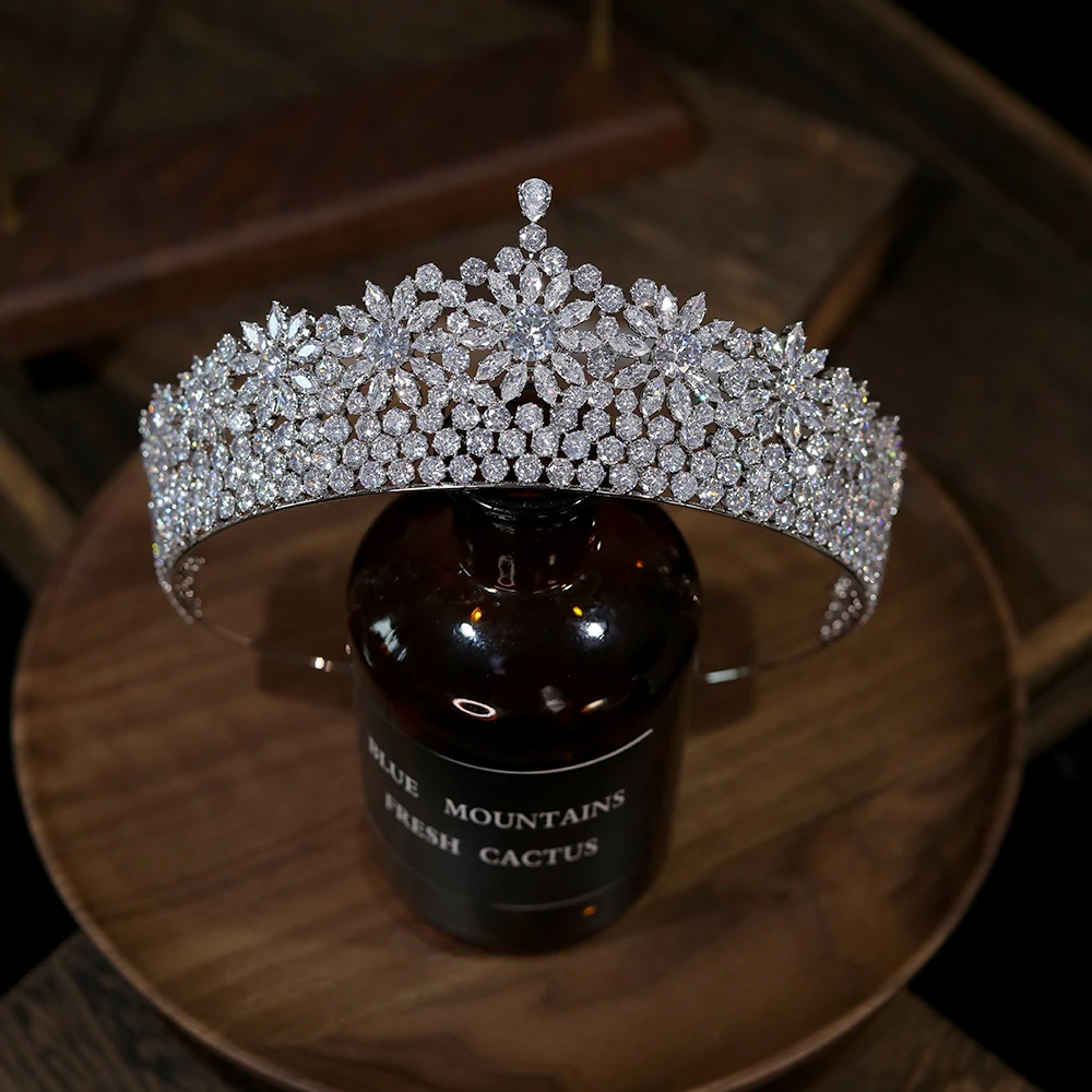 

Bridal Tiara Hair Crown Wedding Hair Accessories CZ Crystal Headwear Silver Flower Crown Bridal Crowns And Tiara For Women