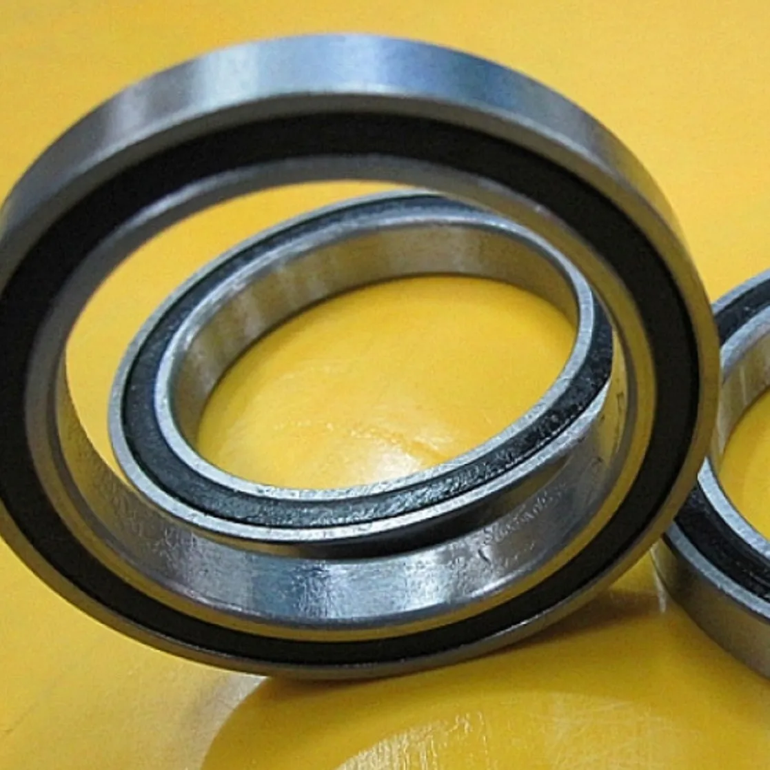 High speed deep groove ball bearing 6807LB size:47*35*7MM