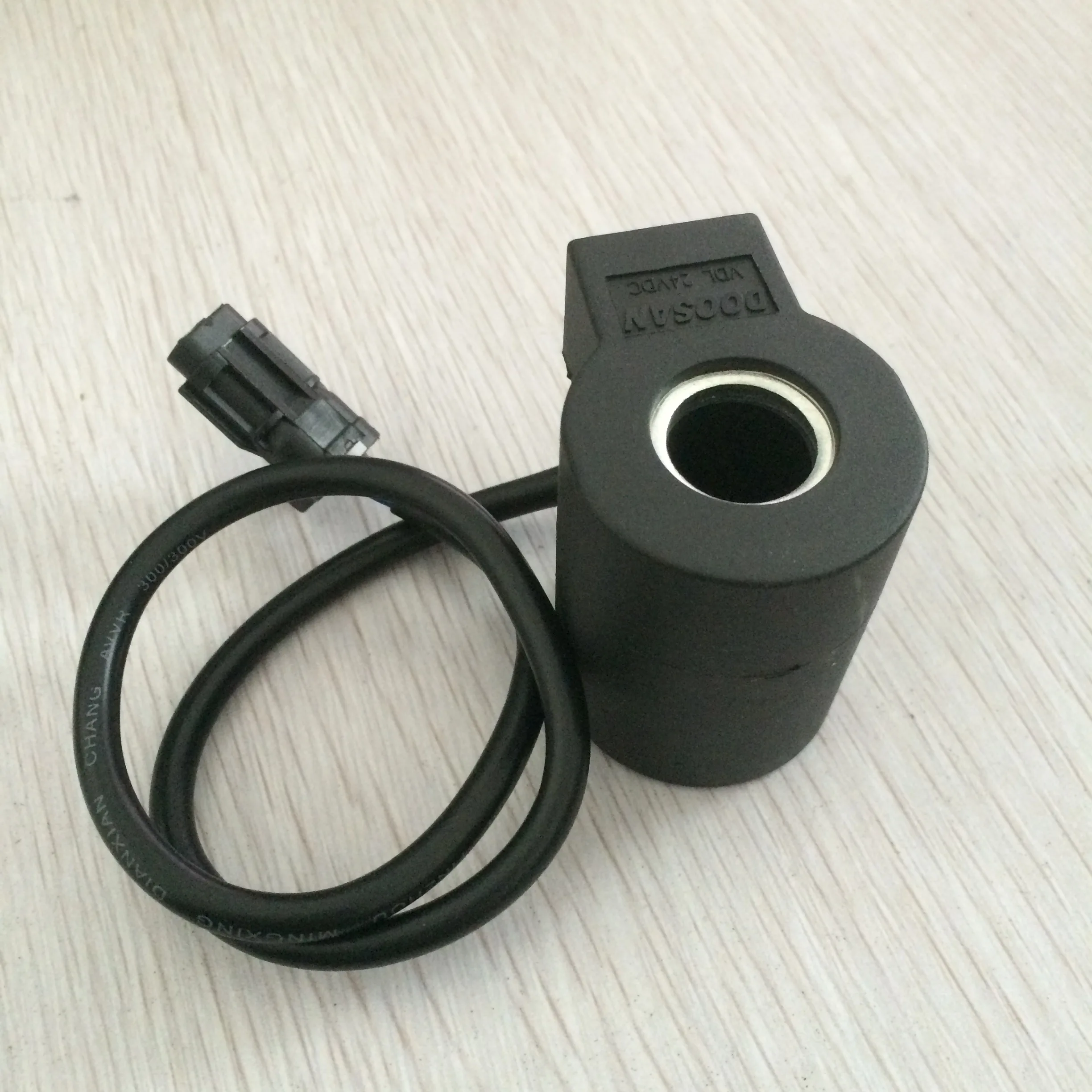 South Korea Doosan DOOSAN excavator parts automotive pressure reducing valve solenoid valve coil inner diameter 16*50mmdc24v