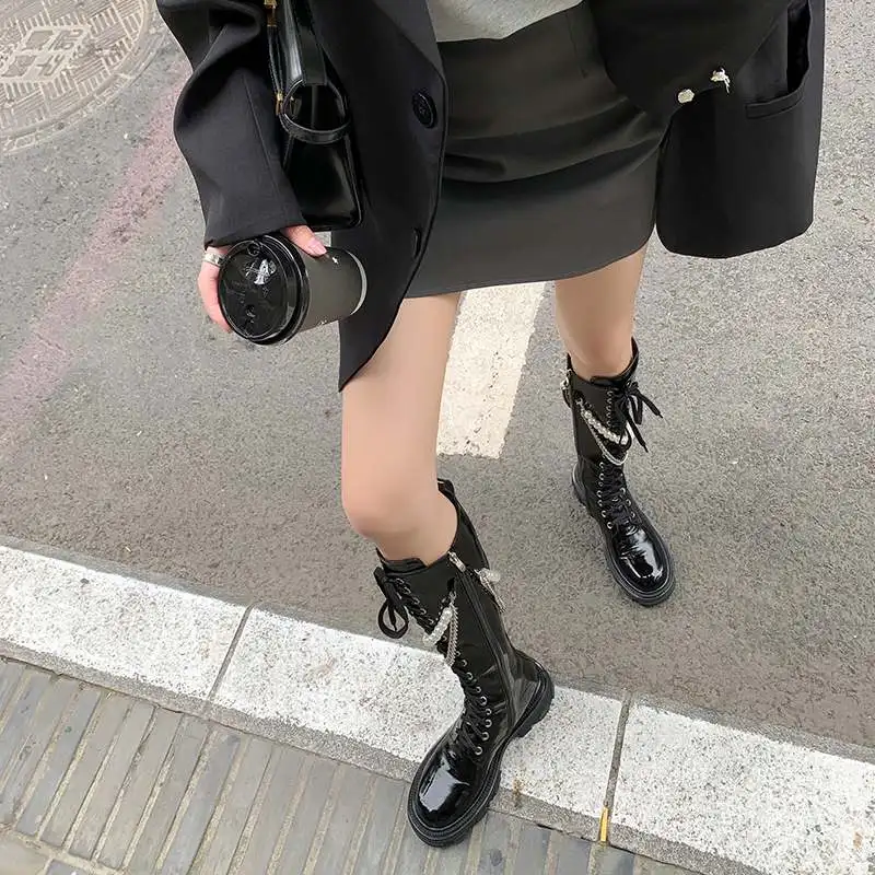 Krazing Pot Cow Leather Med Heels Wrinkled Patent Leather Equestrian Boots Pearl Metal Chain Fashion Lace Up Knee High Boots L11