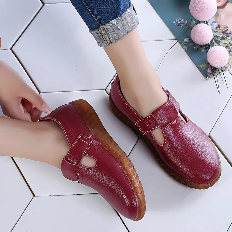 2022 New Ladies Flat Shoes Fashion Comfortable Leather Shoes Casual Ladies Rubber Hollow Soft Sole Flat Shoes Ladies