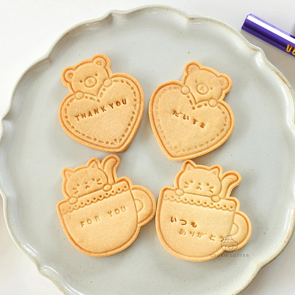 2Pcs/Set Bear Cat Hug Love Heart Shape Biscuit Mold Valentine's Day 3D Cartoon Press Cookie Mold Baking Tools Dessert Decoration