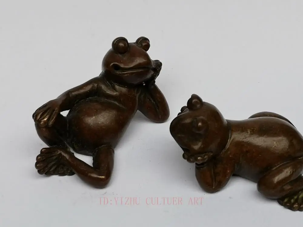 YIZHU CULTUER ART A Pair Signature Collection China Old Bronze Carving Lovely Frog Statue Paperweight Decoration Gift