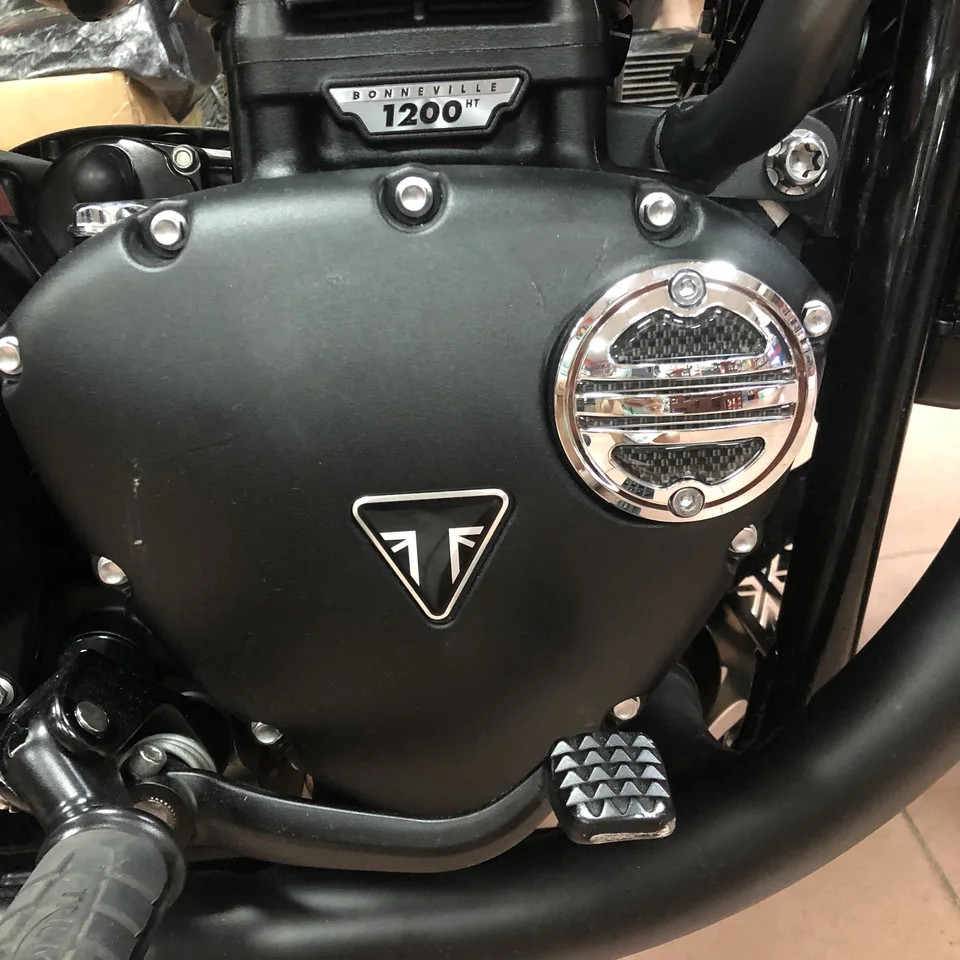 トライアンフストリートツインのオートバイクラッチバッジとacg検査