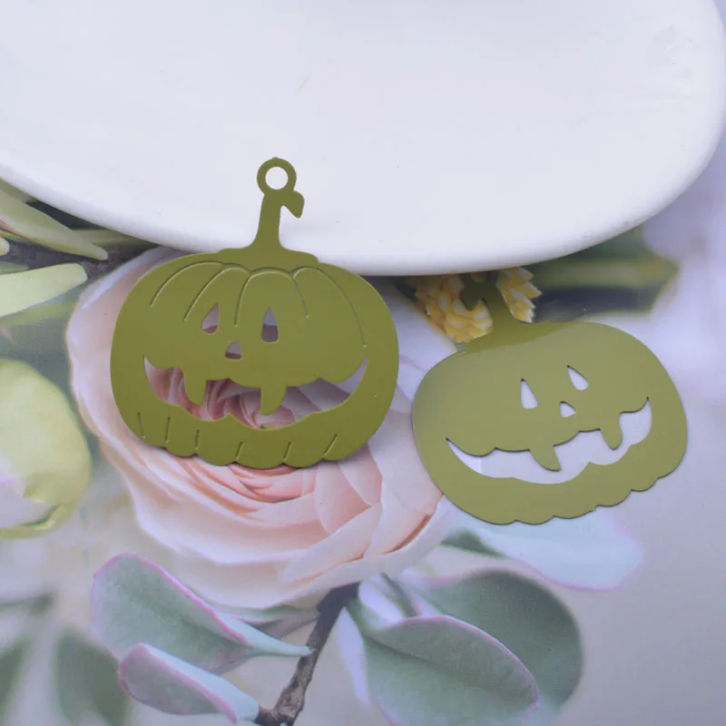 30 Stück AB6839 36*33mm Halloween-Anhänger aus Messing in Silberfarbe, Kürbis-Anhänger für die Herstellung von Halsketten und Ohrringen – Detail 8