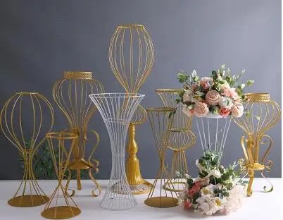 Golden wrought iron flower wedding props flower arrangement road guide wedding flower table flower flower paint flower shelf