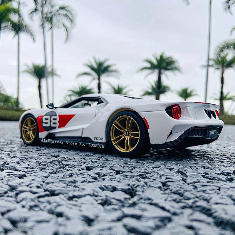 Maisto 1:18 2021 Ford GT Heritage Series Alloy Retro Car Model Classic Car Model Car Decoration Collection gift