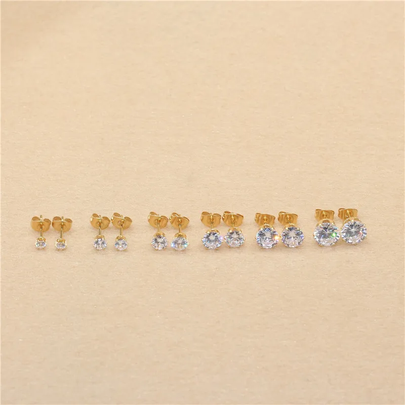 Klassische Ohrstecker aus Edelstahl, weiß, mit AAA-runden weißen Zirkonia-Steinen, 3 mm. – Detail 6