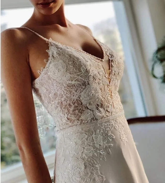 Vestidos de novia de encaje con tirantes finos y cuello en V, Vestidos de princesa bohemios para playa y boda, novedad de 2024