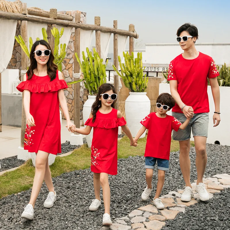 

Summer Family Matching Outfits Mum Daughter Matching Red Floral Dress Dad Son Cotton T-shirt Holiday Matching Couple Outfits