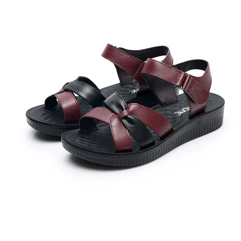 2024 New Genuine Leather Women sandals shoes Ladies Open Toe Outdoor Casual Flat Beach Sandals Shoes mother soft bottom sandals