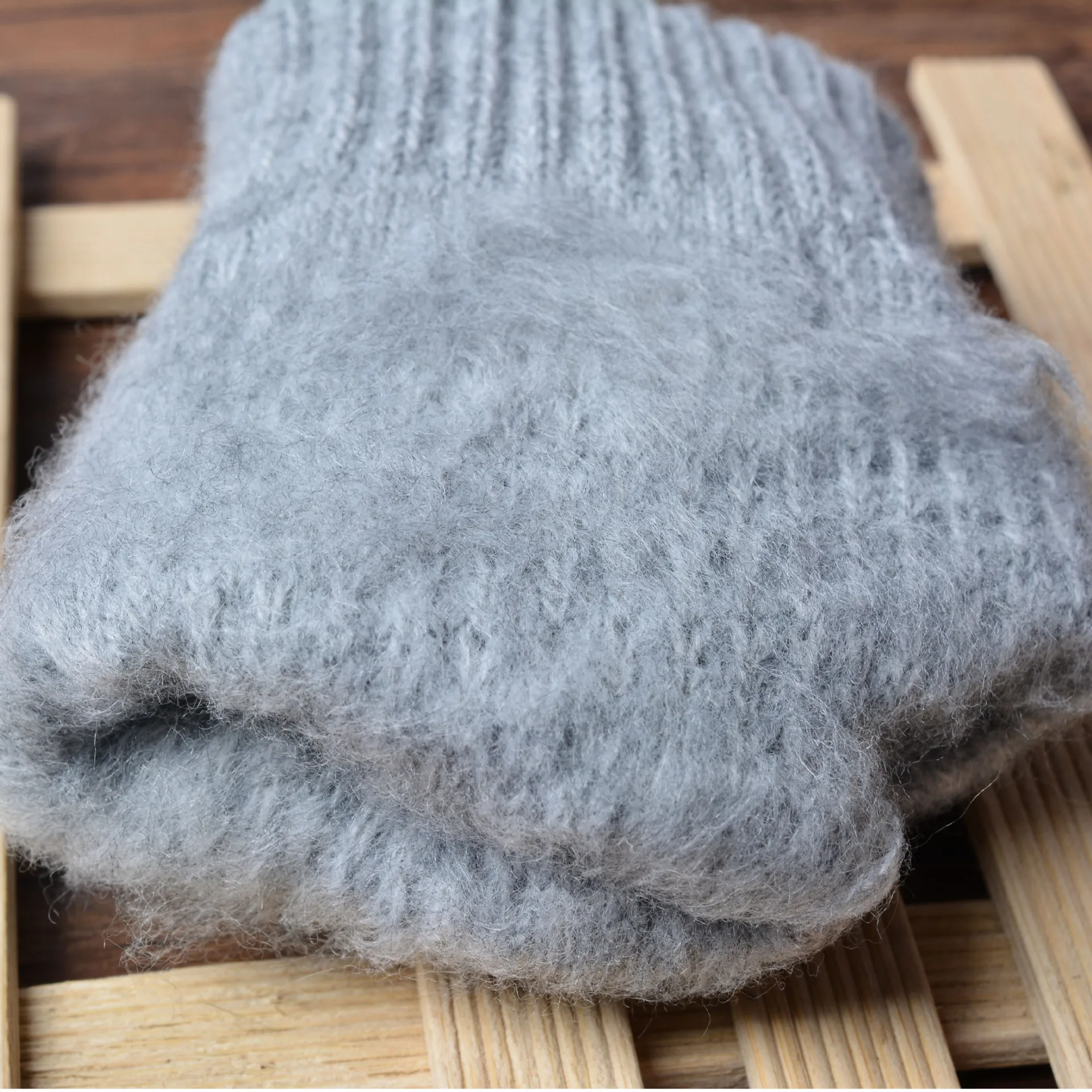 2023 Warm Winter Gloves Women\'s Cashmere Wool Knitted Wrist Gloves Men Snowflake Knitted Pattern Full Finger Skiing & Warm Glove