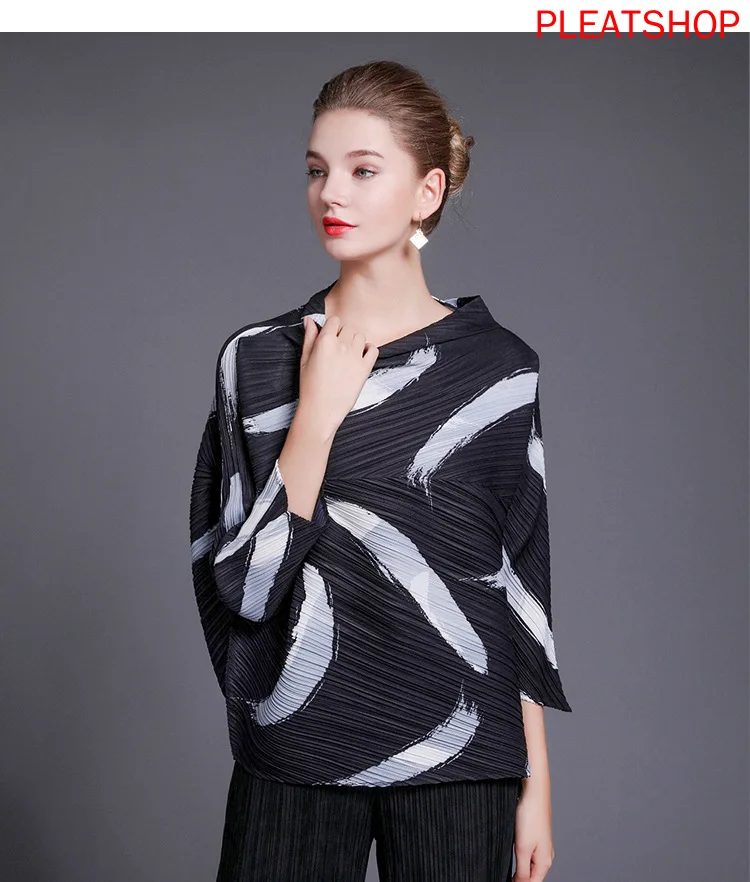 MIYAKE-Pleated Printed Shirt Loose and Plus-sized Simple Tops Pleated Tee Europe and America Sense of Design  New Style