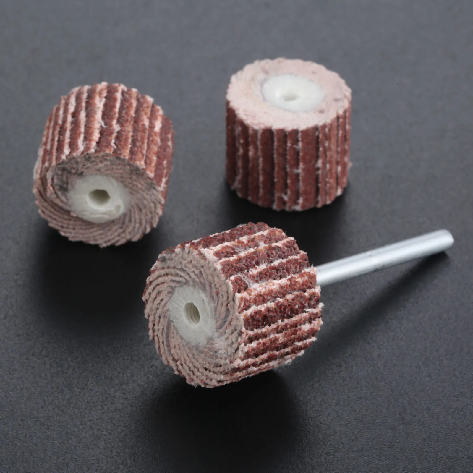 32Pcs 80-600 Grit Flap Sanding Wheel Head Grinding Disc Abrasive Tool with 2pcs 3mm Arbor for Rotary Tool Polishing